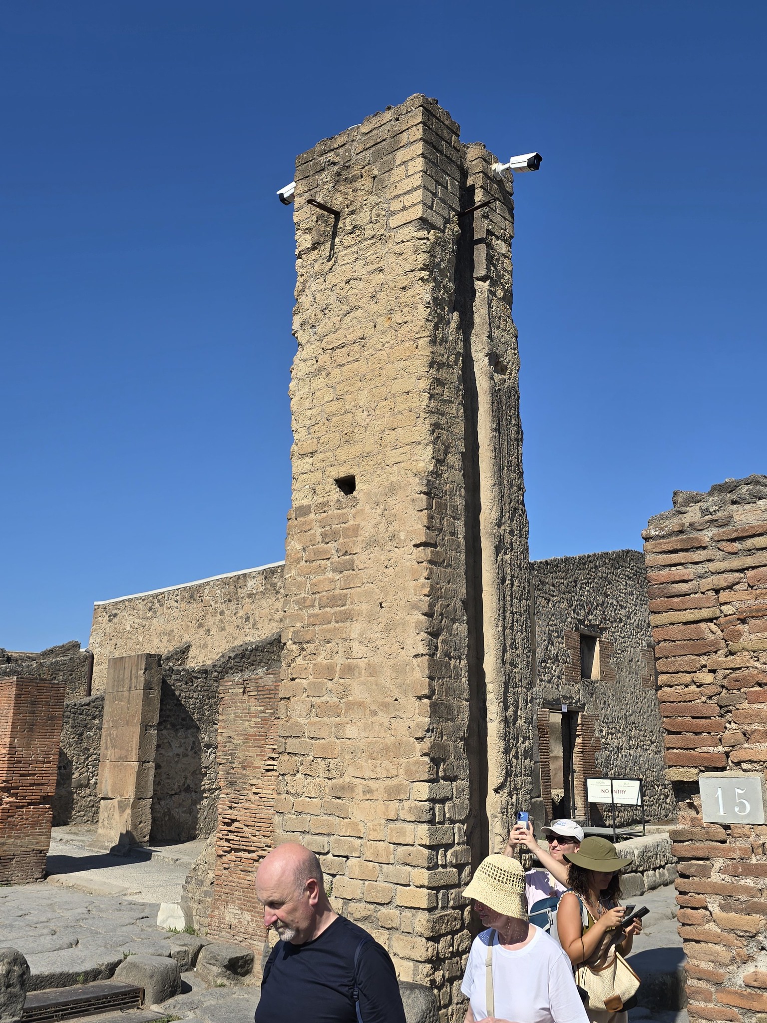 Aqueduct Pillar Pompeii 3.9.26